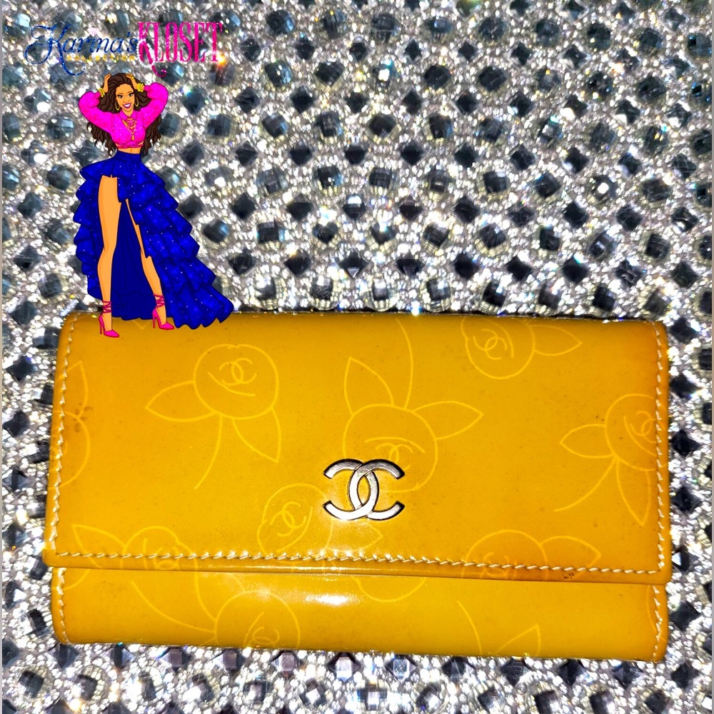 Chanel Key Holder🎀, Fold Wallet 🛍️, RARE & 💯 AUTHENTIC. Vintage Chanel